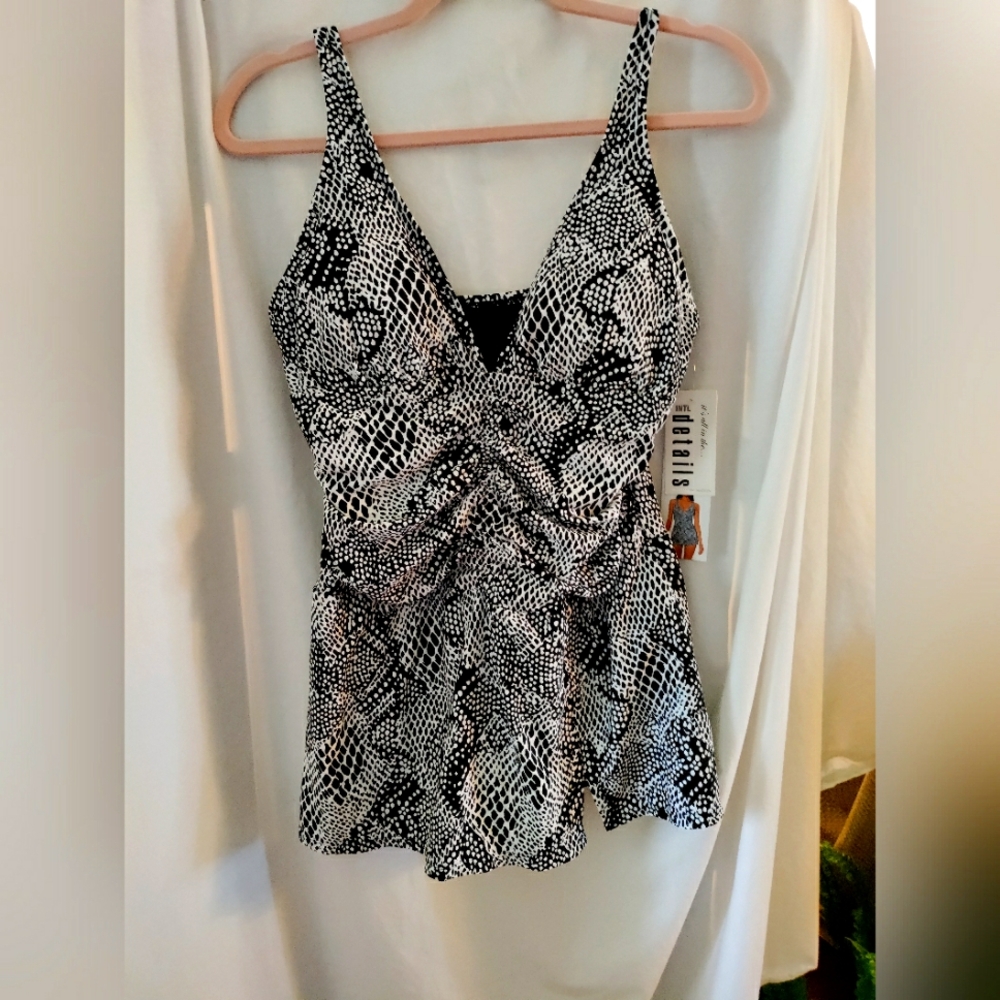 Intl' Details Swimsuit Black & White Abstract Print Size L, Black Pant, NWtags.